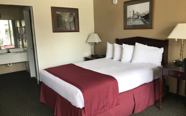 Carmel Inn & Suites