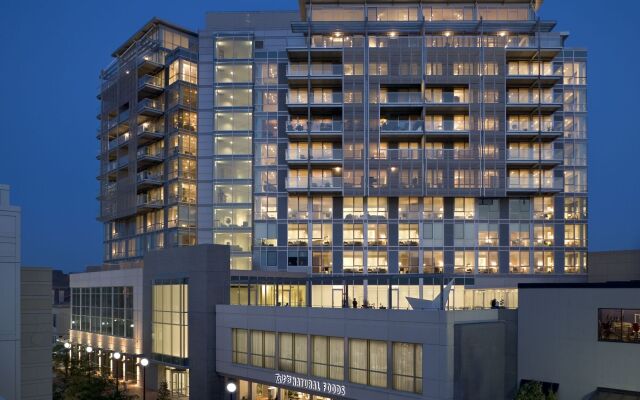 hotelVetro Iowa City, Tapestry Collection by Hilton