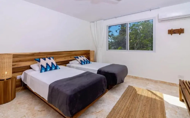 Room in Guest Room - Oceanfront Suite With Kitchenette Stunning Views & Secluded Luxury