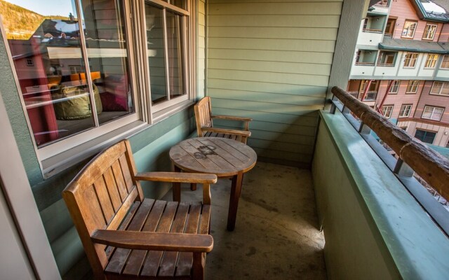 Zephyr Slopeside - 1504 2 Bedroom Condo by RedAwning