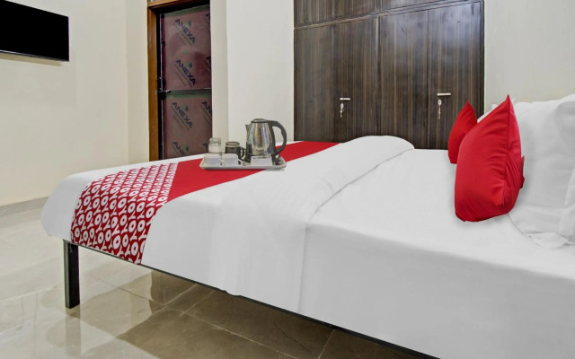 OYO Flagship 70066 Hotel Green Apple