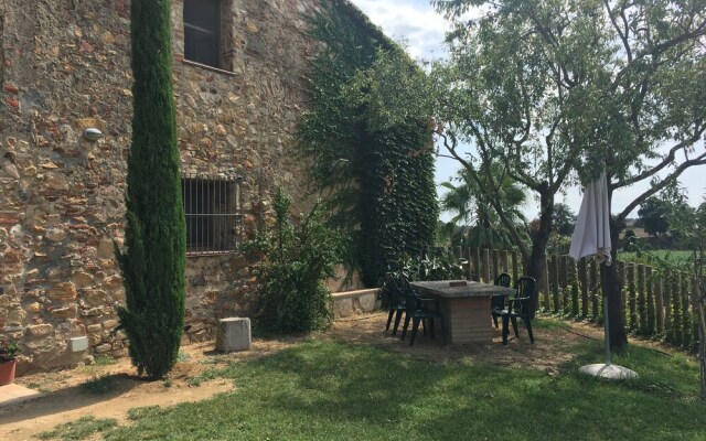 Masia Can Oller by Checkin