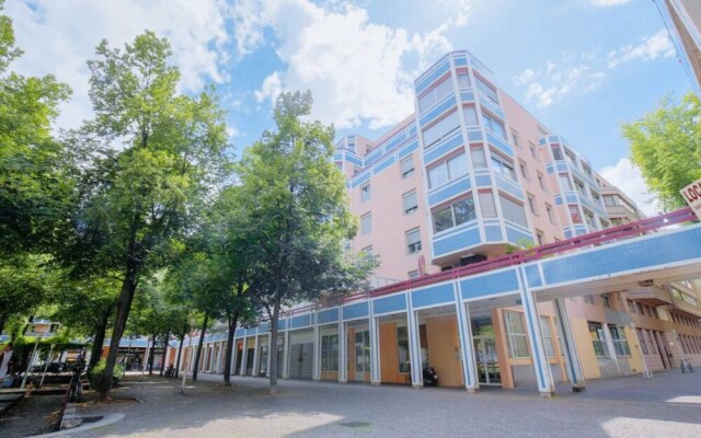 Newly Renovated Apartment: 6th District