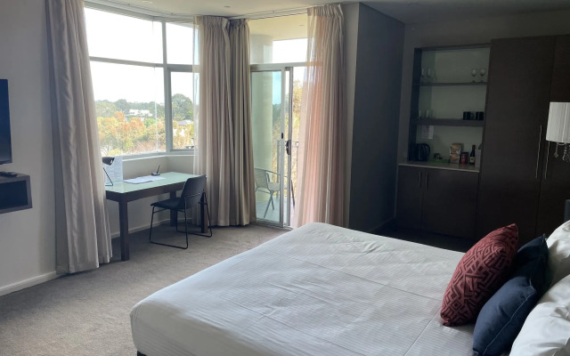 Sfera's Park Suites & Convention Centre