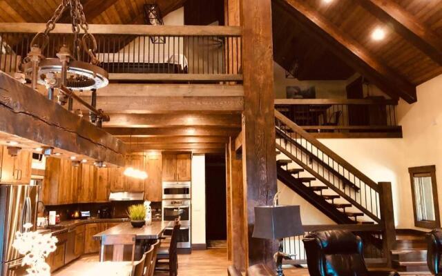 Yellowstone Crossing Lodge