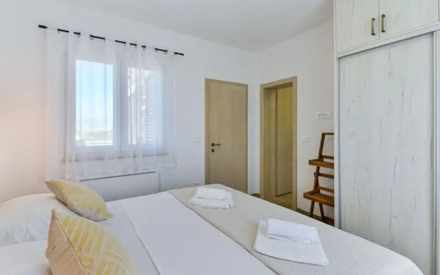 With Pool, Jacuzzi and Sauna