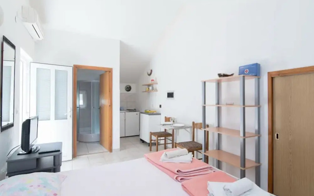 Apartments Pinija - Studio With Terrace -