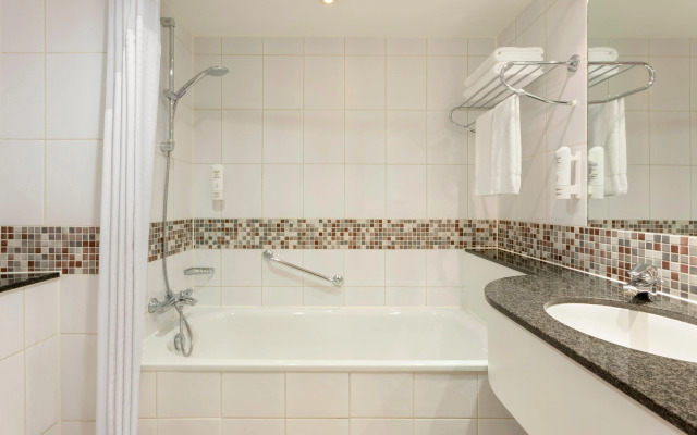 Holiday Inn London Brentford Lock by IHG