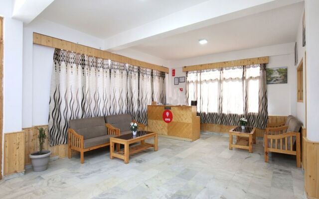 OYO 9995 Manali Plaza