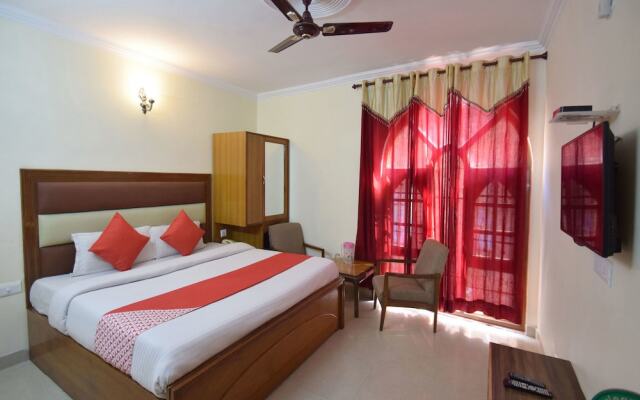 OYO 10229 Hotel Crystal