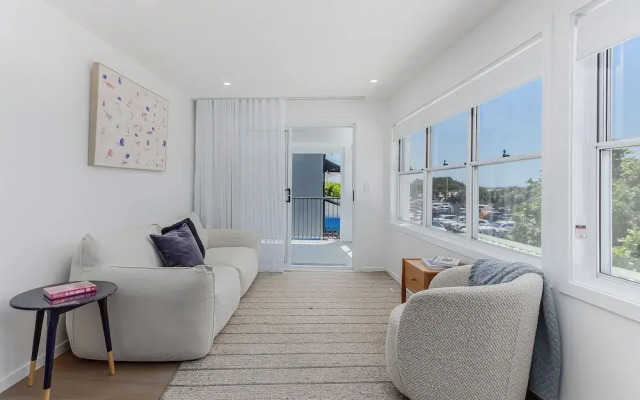 Relax on Marine Parade 2 BDR Apartment