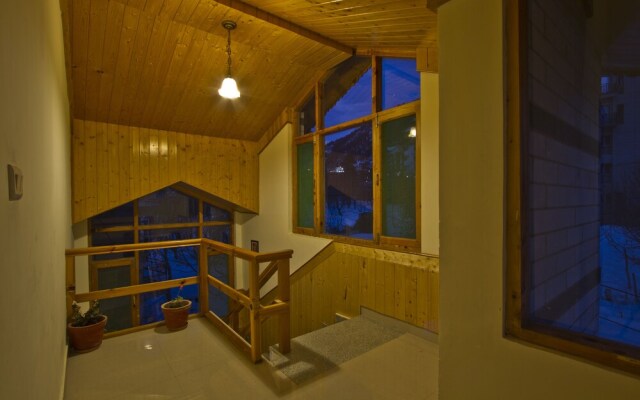 OYO 8866 Mountain Face Cottage