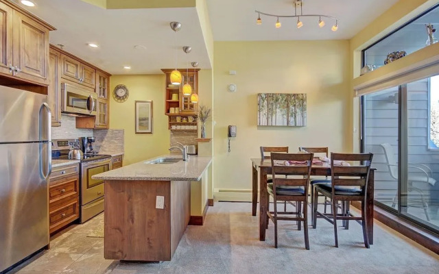 River Mnt Lodge E101