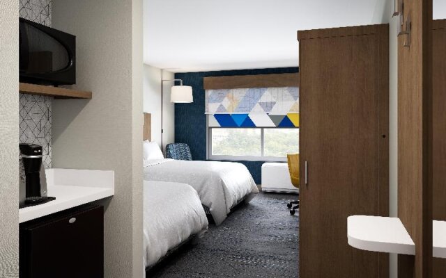 Holiday Inn Express & Suites Charlottesville - Mon