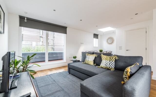 Stylish 3 Bedroom Flat With Balcony Shoreditch