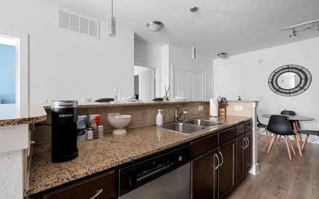 Dallashaus Near Galleria Medical City