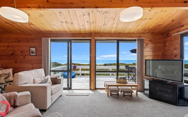 Oceanside Bach - Mount Maunganui Holiday Home