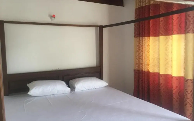 Mambo's Arugambay Hotel