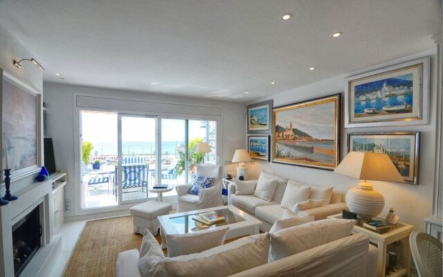 Luxury House with Private Chill Out