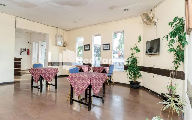 Reddoorz Plus @ Jl Kh Wahid Hasyim Medan