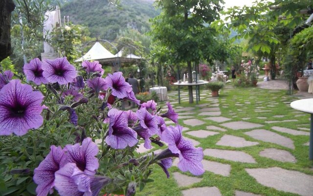 Quadruple Room in the Green Near Montecassino