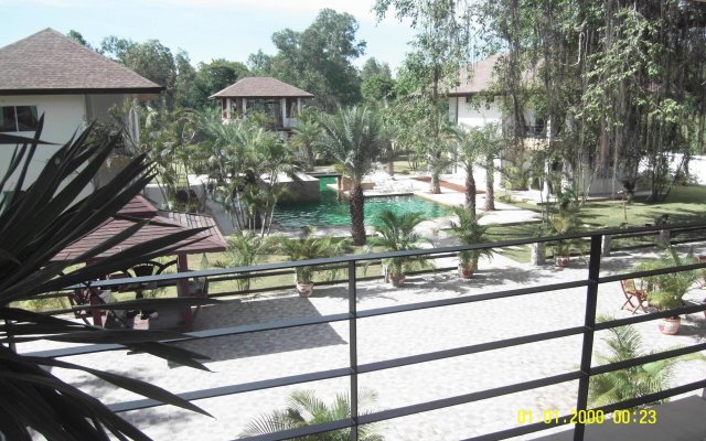 Phoenix Lakeside Pool Villa