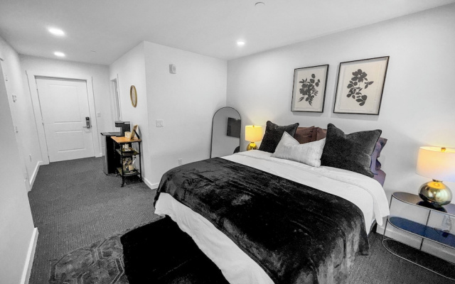 Daniella's Suites