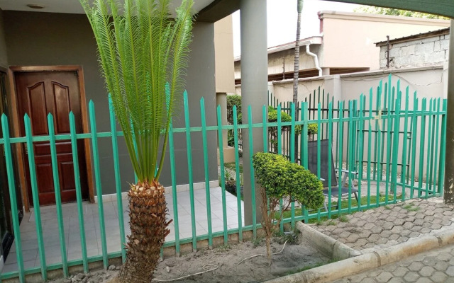 Executive Fully Furnished Apartment Close to Amenities