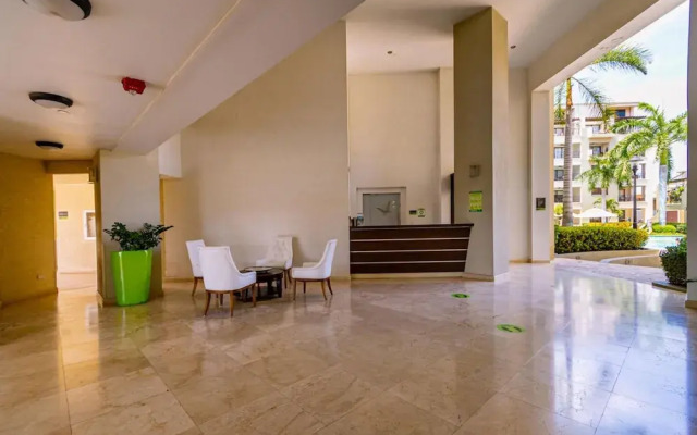 2BR Duplex Palmaruba Condos w Great Location