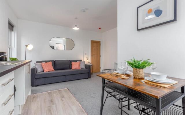 Charles Alexander Short Stay - Charnley House Apartments