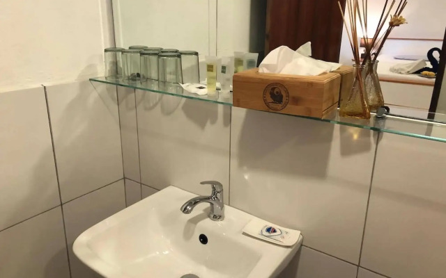 Parrot Resort Moalboal