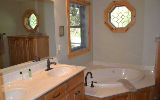 The Esmeralda Inn and Restaurant