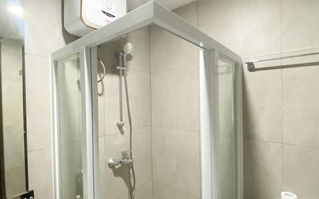 Minimalist Studio Room At Pollux Chadstone Apartment