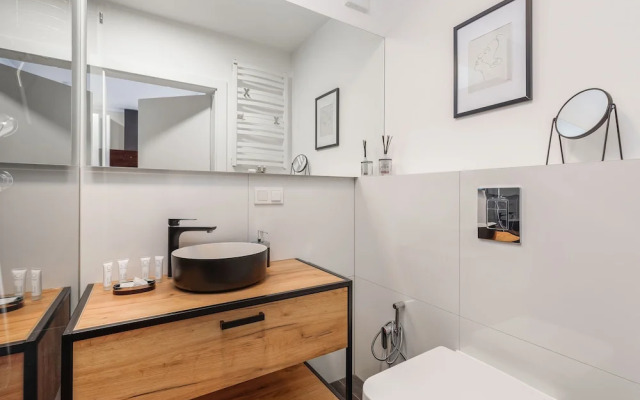 Sun Towers Lux by Renters Prestige