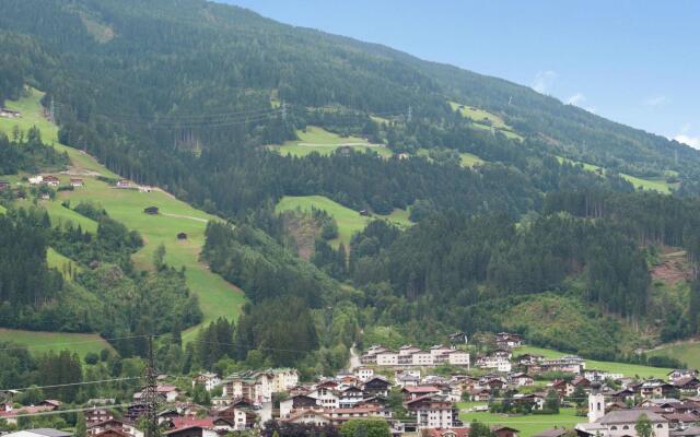 Apartment With Terrace in Aschau im Zillertal