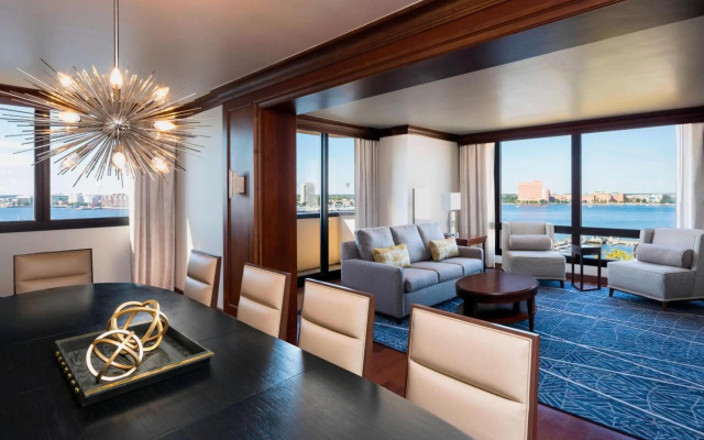 Sheraton Norfolk Waterside Hotel