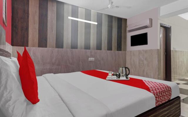 Oyo Flagship 92975 Hotel Small Town