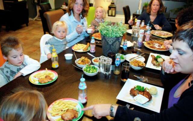 Comfortable Chalet on the Edge of the Forest
