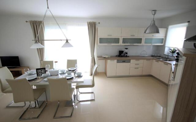 Apartments Villa Mantinela