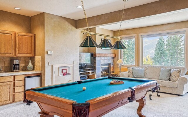 Rounds Retreat 4 Bedroom Home by RedAwning