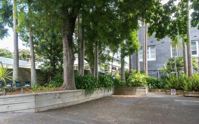 Freshly Renovated 2 Bedroom Apartment With Terrace