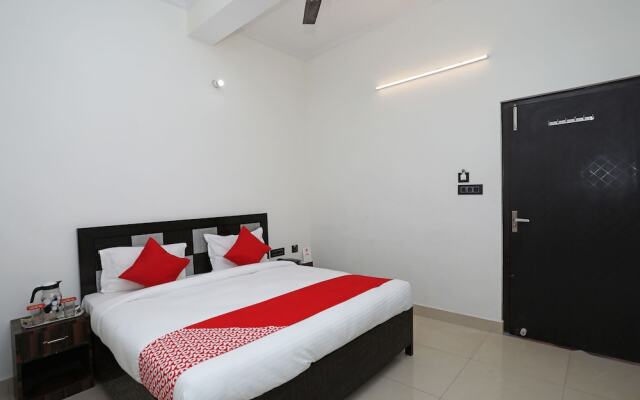 OYO 10535 Hotel Alpine