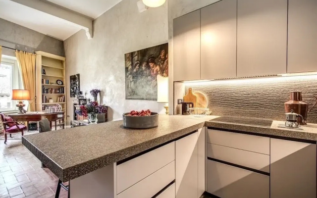 Wonderful Apartment With Balcony In Piazza Margana