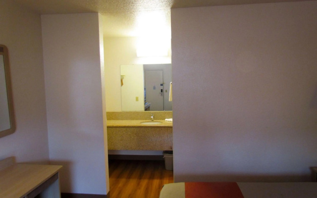 Motel 6 Vancouver, WA