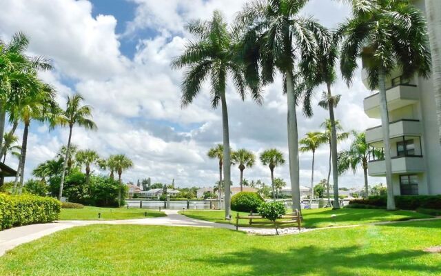 Condo With Pool, View of Clam Bay and Walk to Beach