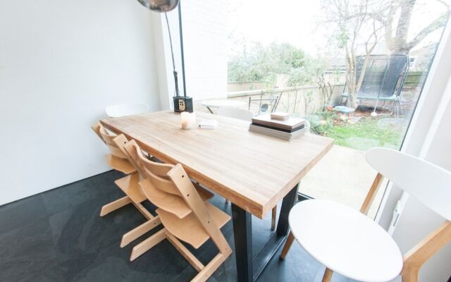 Spacious, Homey 4-br Home For 8 in Peckham
