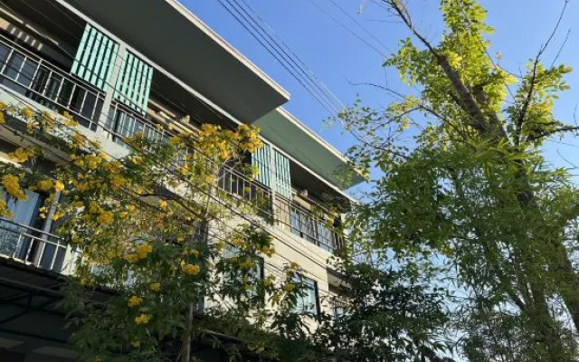 V Tharm Hotel