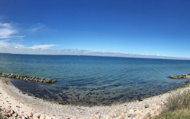 Beachfront Retreat E, 2 Bedrooms, Sea View