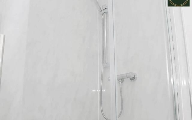 Spacious 2 Bed apartment - Sleeps 6 - Burnham Village