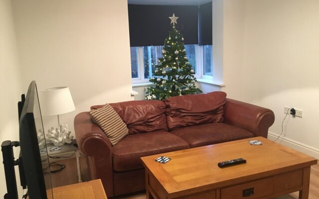 Entire 3-bed House - Child & Pet Friendly